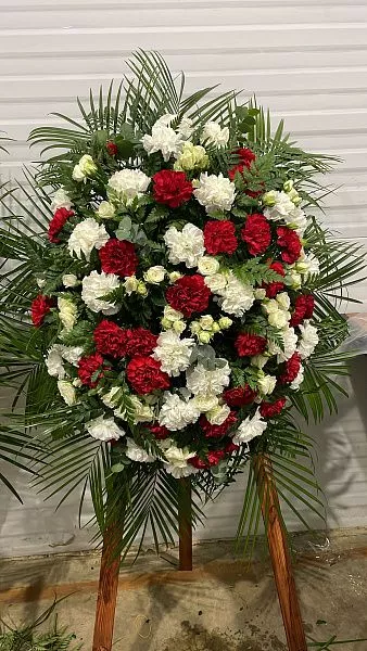 Фото Венки из живых цветов